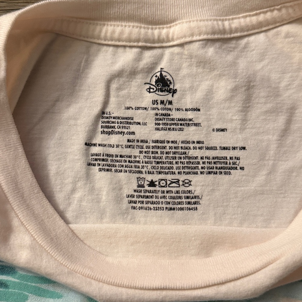 Disney Mickey Mouse & Sleeping Beauty Castle Unisex T-Shirt Medium NWT - Picture 2 of 10